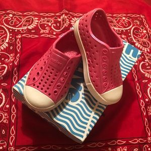 Native Iridescence Pink Shoes Size 5 Toddler